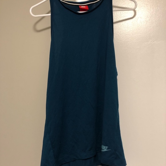 2 Nike Tank Tops - Picture 2 of 5